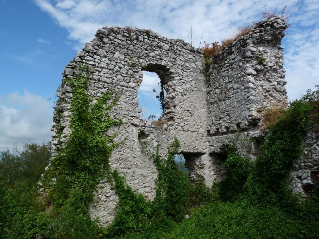 Zbelovo Castle: Medieval Fortress and Lordship Seat in Slovenia 1 Zbelovo Castle