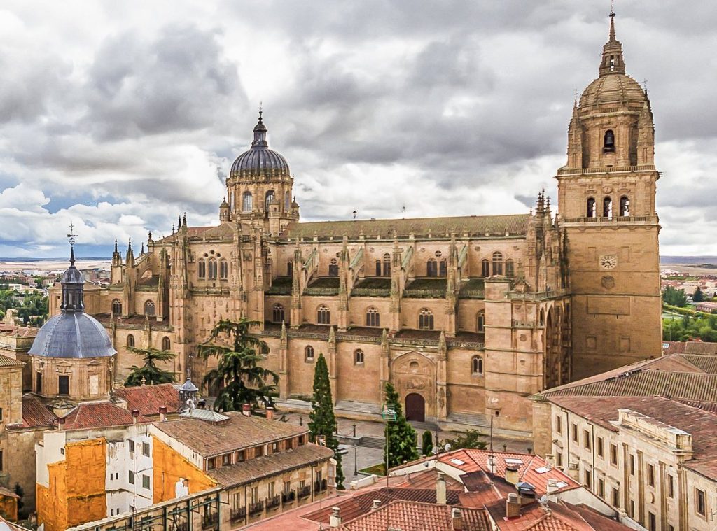 Salamanca New Cathedral: A Late Gothic Cathedral in Spain 1 Salamanca New Cathedral