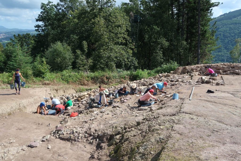 Basagain: A Fortified Iron Age Settlement in Spain 3 Basagain