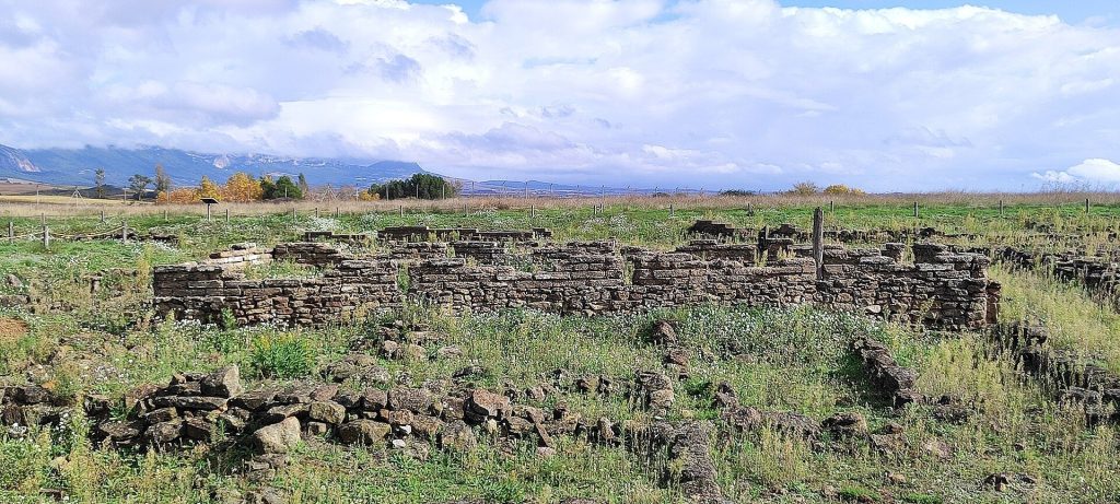 La Hoya: A Fortified Prehistoric and Protohistoric Settlement in Spain 2 La Hoya
