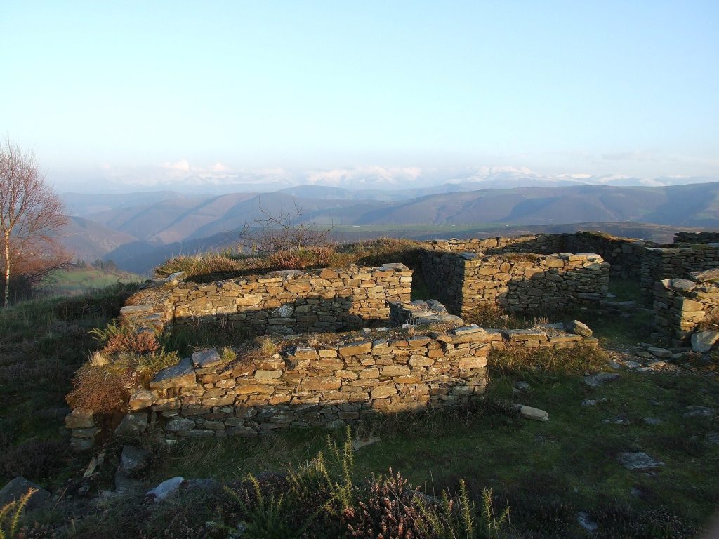 Castro de San Chuis: A Pre-Roman and Roman Fortified Settlement in Spain 1 Castro de San Chuis