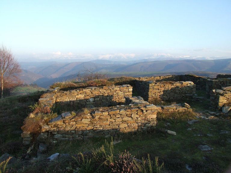 Castro de San Chuis: A Pre-Roman and Roman Fortified Settlement in Spain