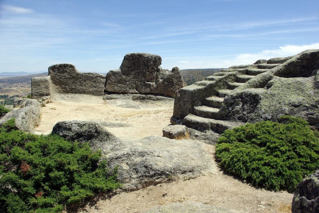 Castro de Ulaca: A Vettonic Hill-Fort and Regional Center in Spain 1 Castro de Ulaca