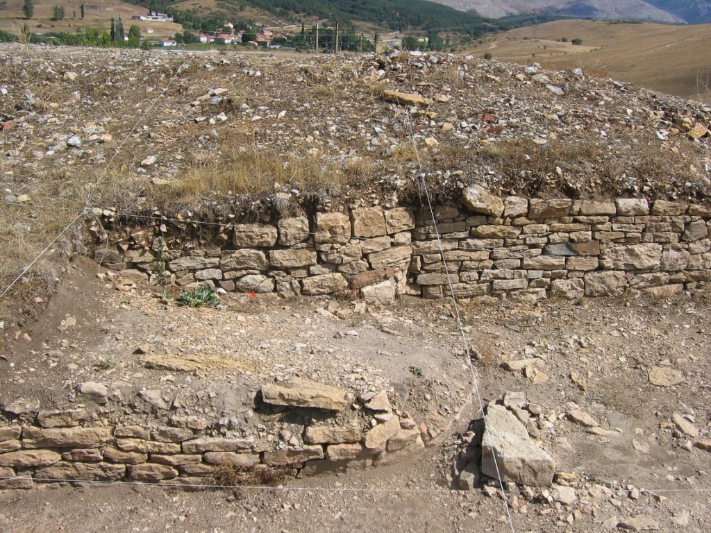Castro de La Loma: A Fortified Cantabrian Settlement and Roman Siege Site 1 Castro de La Loma