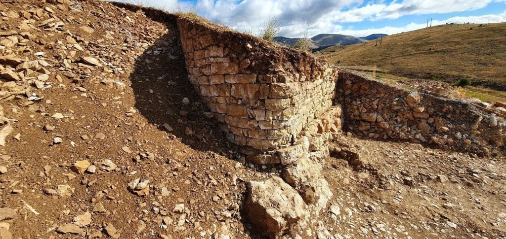 Castro de La Loma: A Fortified Cantabrian Settlement and Roman Siege Site 2 Castro de La Loma