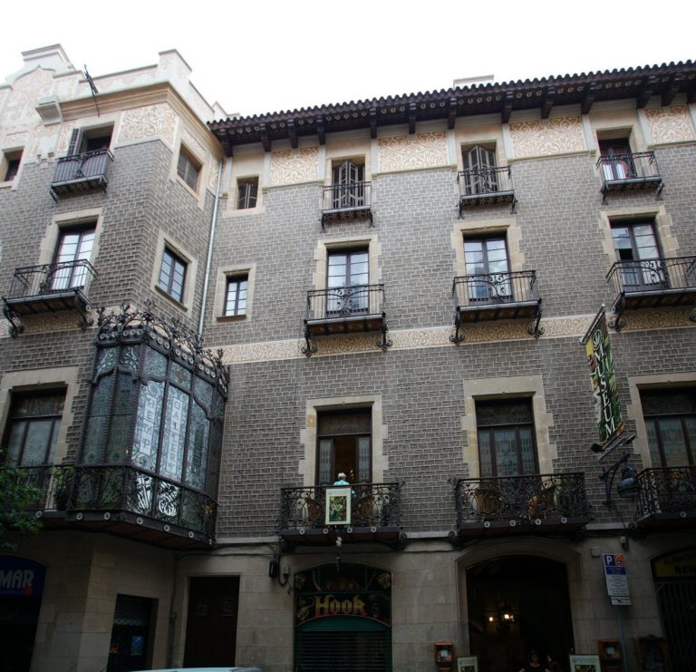 Palau Mornau: A Historic Palace in Barcelona