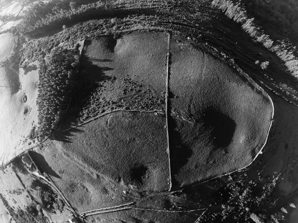 El Cincho Hillfort: A Cantabrian Iron Age Fortified Settlement in Spain 1 Wall von El Cincho