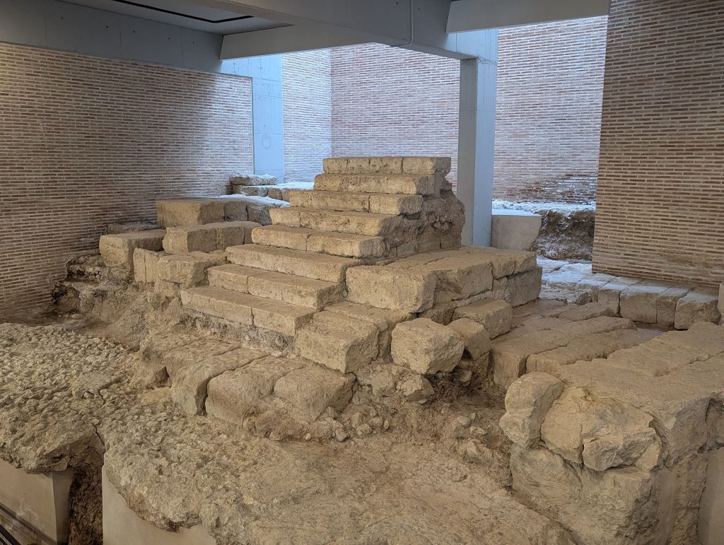 Roman Theatre of Córdoba: An Augustan Monument in Spain 1 Roman theatre of Cordoba