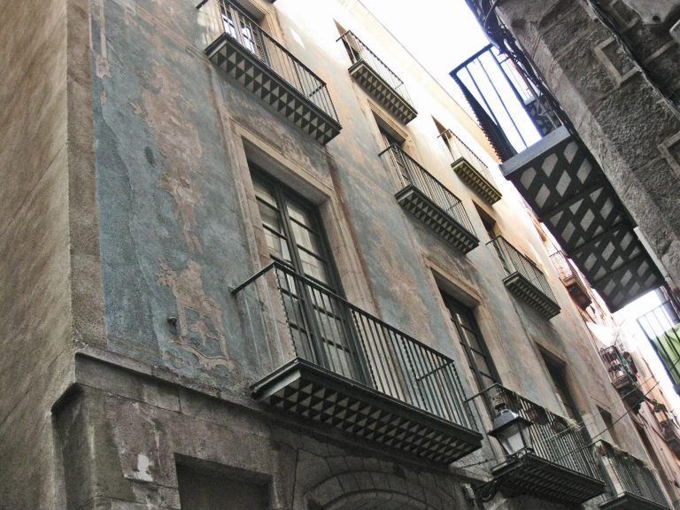Casa Ferran-Civil: A Palace-and-Factory House in Barcelona