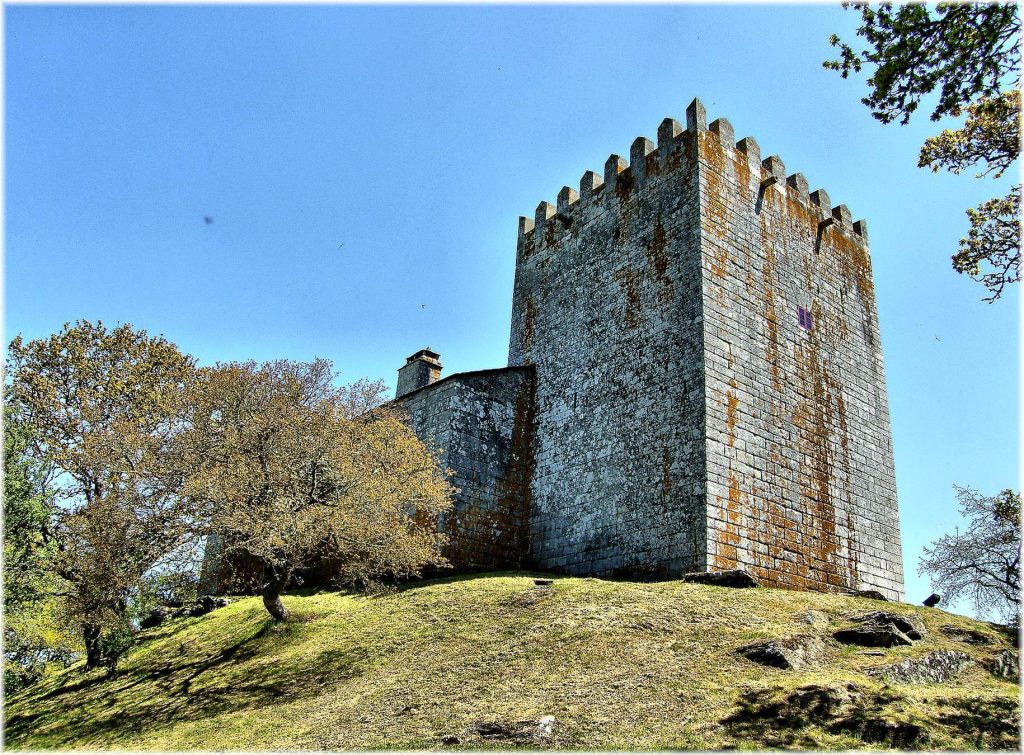 Fortress of San Paio: A Medieval Fortified Residence and Museum in Spain 1 Fortress of San Paio