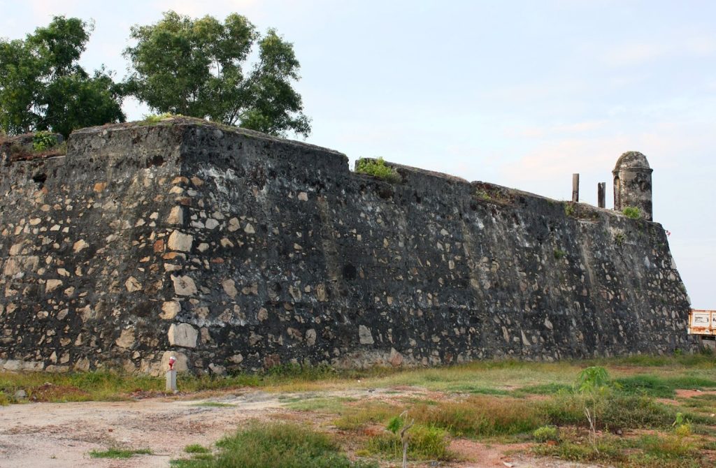 Batticaloa Fort: A Portuguese and Dutch Colonial Fortress in Sri Lanka 3 Batticaloa Fort