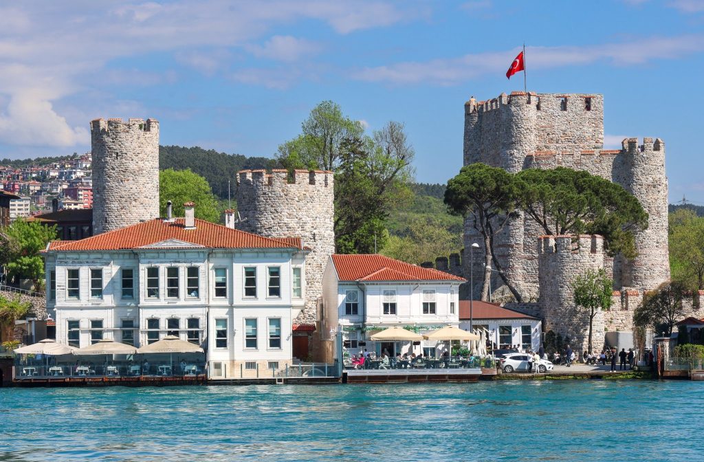 Anadoluhisarı: An Ottoman Fortress on the Bosporus 1 Anadoluhisarı