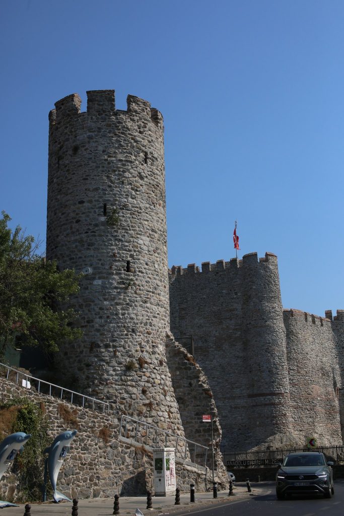 Anadoluhisarı: An Ottoman Fortress on the Bosporus 2 Anadoluhisarı