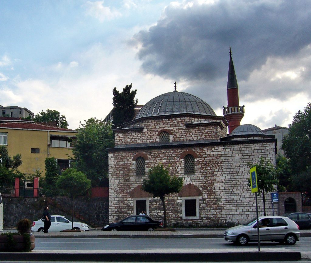Mosque with Three Mihrabs: A Fifteenth-Century Mosque in Istanbul 1 Mosque with Three Mihrabs