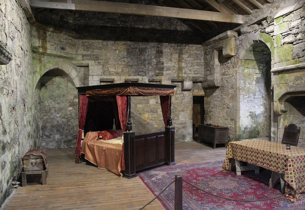 Bolton Castle: A Fourteenth-Century Quadrangular Castle in Yorkshire 2 Bolton Castle