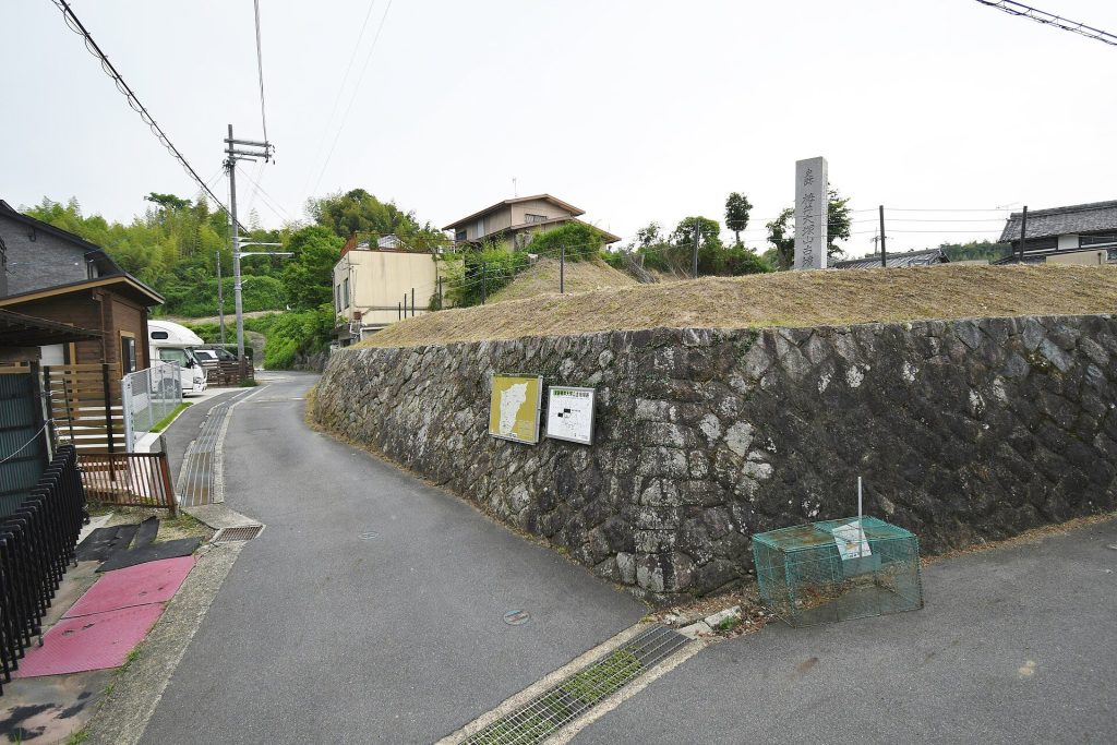 Tsubai Otsukayama Kofun: An Early Kofun-Period Burial Mound in Japan 2 Tsubai Otsukayama Kofun
