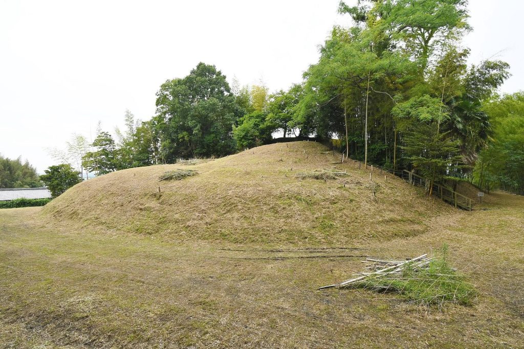 Tsubai Otsukayama Kofun: An Early Kofun-Period Burial Mound in Japan 4 Tsubai Otsukayama Kofun