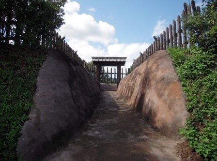 Uto Castle: Medieval Stronghold and Early-Modern Castle in Japan