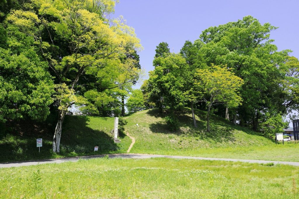 Nagatsuka Kofun: A Late-Fourth-Century Keyhole-Shaped Burial Mound in Japan 1 Nagatsuka Kofun