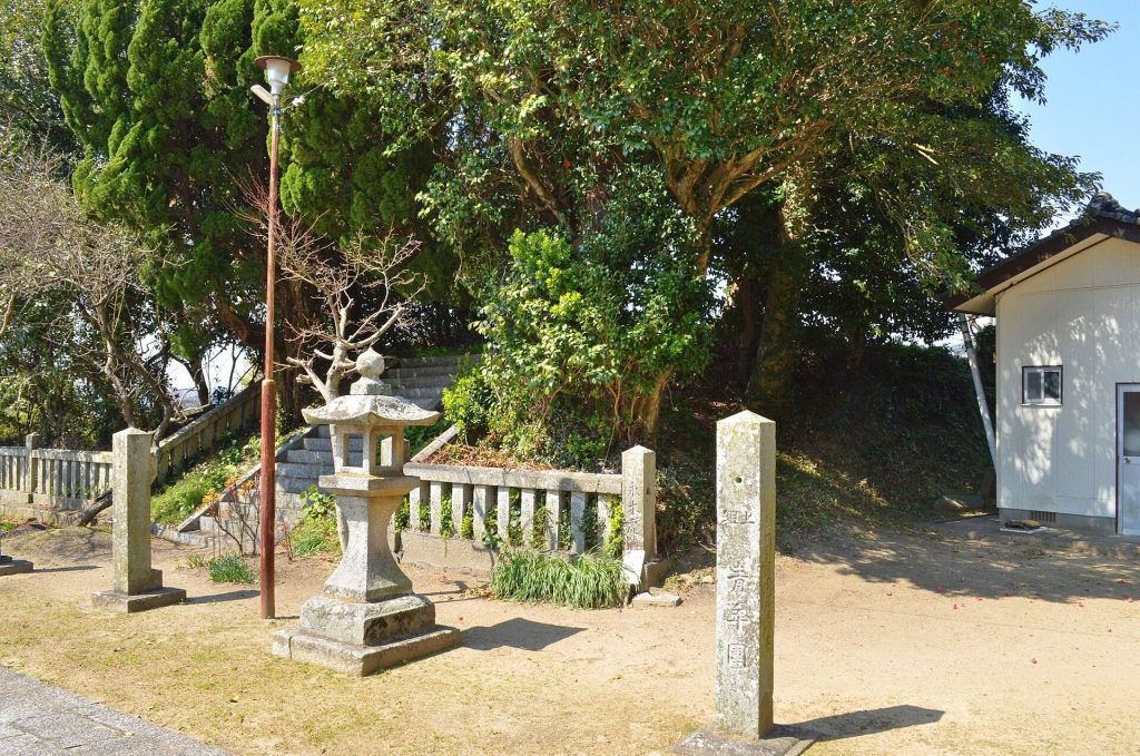 Shiratori Kofun: A Keyhole-Shaped Burial Mound in Japan 1 Shiratori Kofun