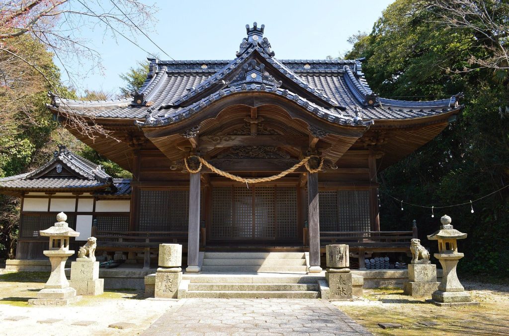 Shiratori Kofun: A Keyhole-Shaped Burial Mound in Japan 4 Shiratori Kofun