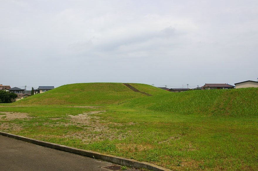 Tōmizuka Kofun: A Keyhole-Shaped Burial Mound in Sendai, Japan 2 Tōmizuka Kofun