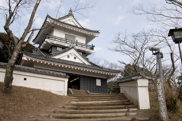 Kururi Castle: A Japanese Hilltop Fortress and Domain Centre