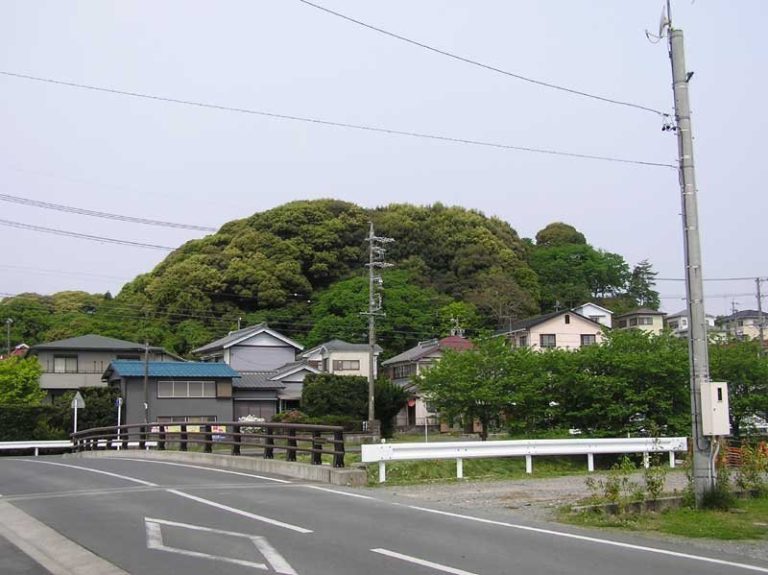 Akamonue Kofun: An Early Kofun-Period Burial Mound in Japan