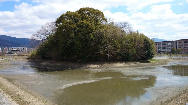 Makimuku Kofun Cluster: Early Keyhole-Shaped Burial Mounds in Japan