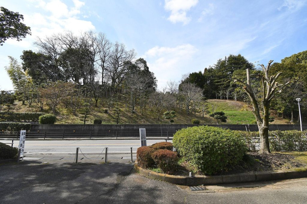 Yashikiyama Kofun: A Kofun-Period Burial Mound in Katsuragi, Japan 1 Yashikiyama Kofun