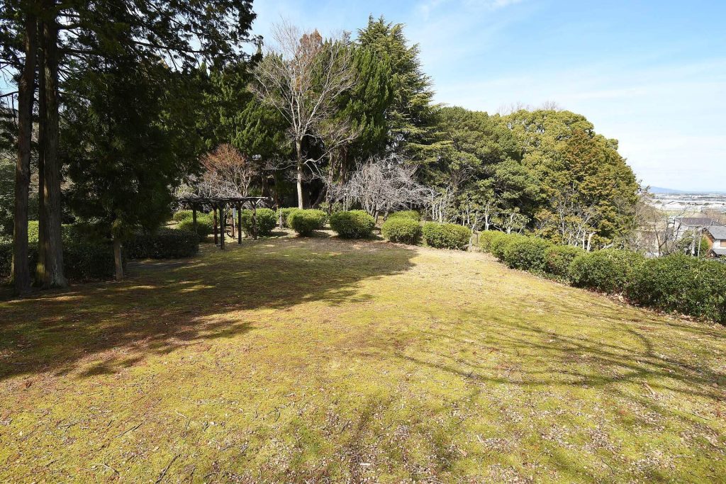 Yashikiyama Kofun: A Kofun-Period Burial Mound in Katsuragi, Japan 4 Yashikiyama Kofun