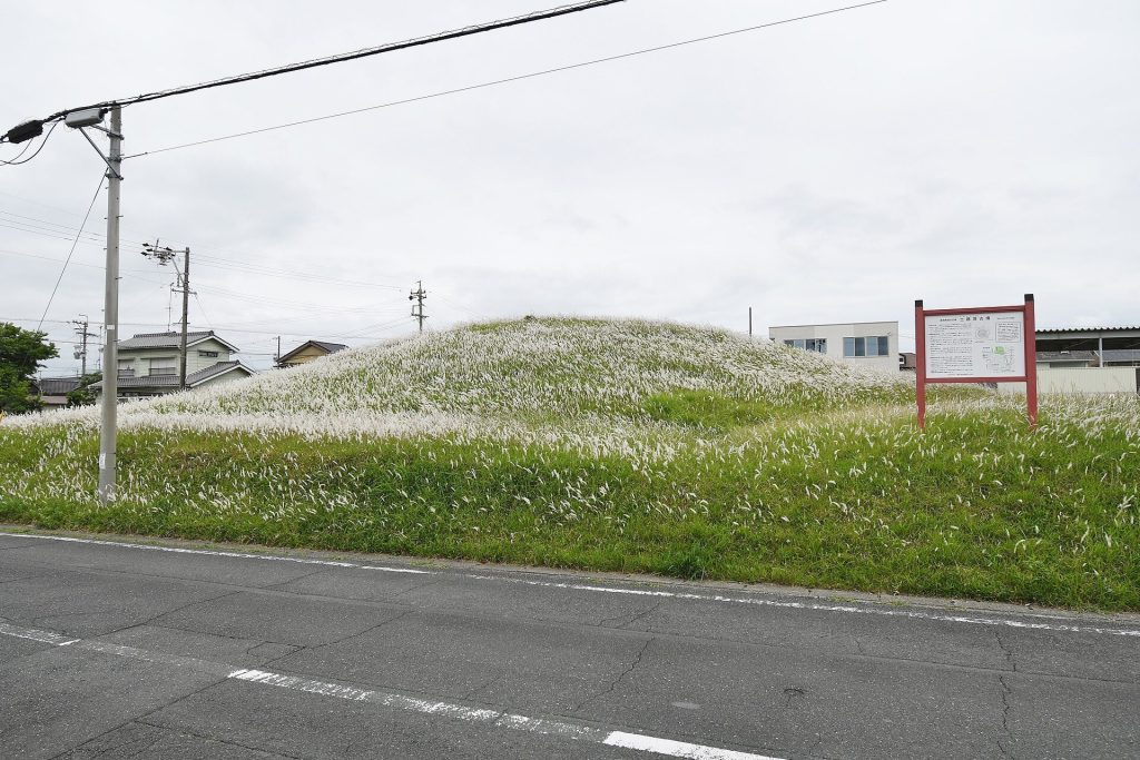 Kawarakezuka Kofun: A Fifth-Century Burial Mound in Japan 1 Kawarakezuka Kofun