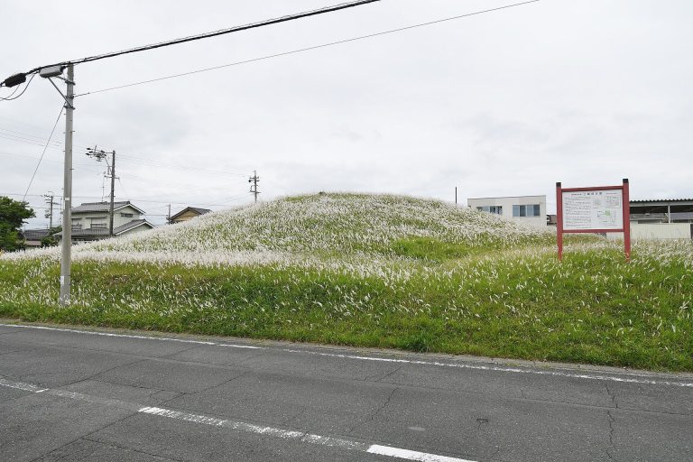 Kawarakezuka Kofun: A Fifth-Century Burial Mound in Japan