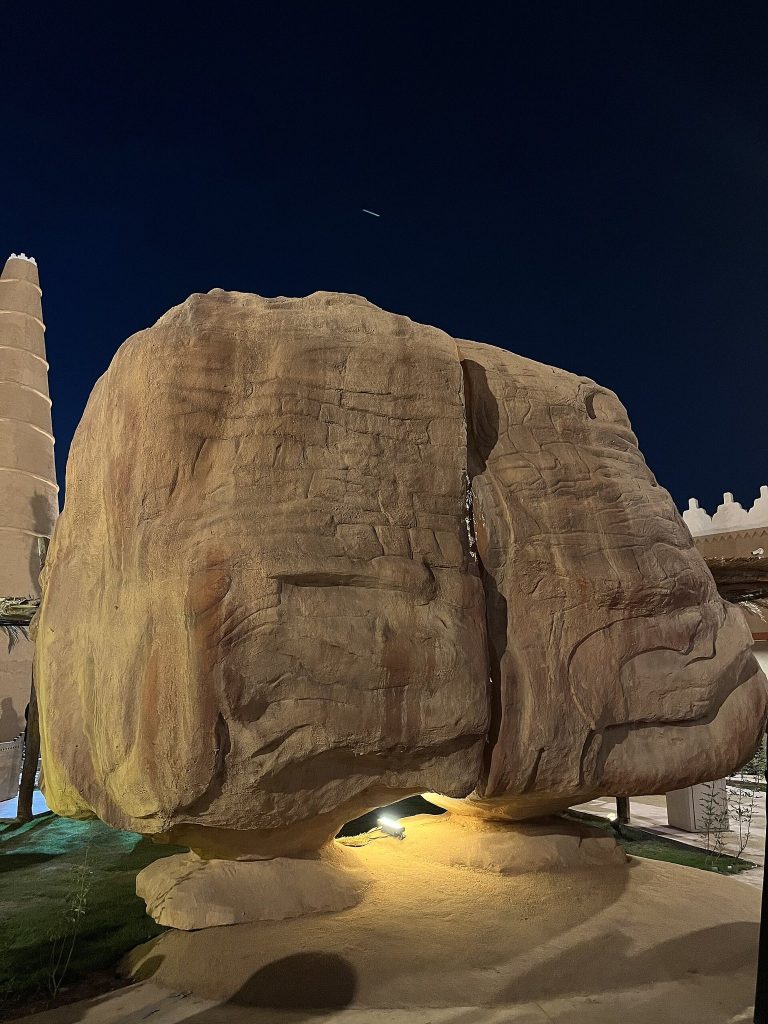 Al Naslaa: A Split Sandstone Formation in Saudi Arabia 2 Al Naslaa
