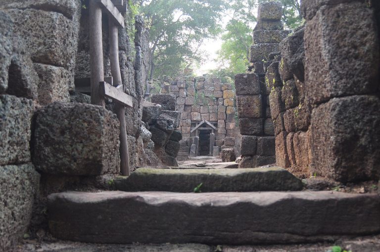 Prasat Chom Phra: A Khmer Arogayasala Temple Complex in Thailand