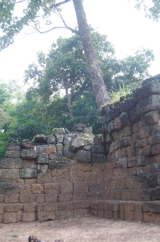 Prasat Chom Phra: A Khmer Arogayasala Temple Complex in Thailand 4 Prasat Chom Phra