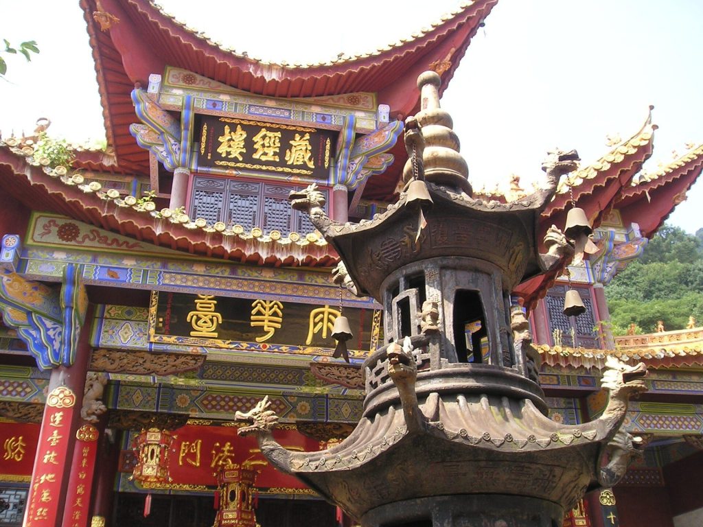 Huating Temple: A Buddhist Temple in Kunming 2 Huating Temple