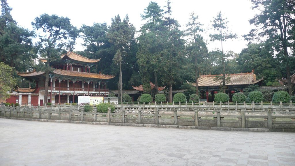 Huating Temple: A Buddhist Temple in Kunming 3 Huating Temple