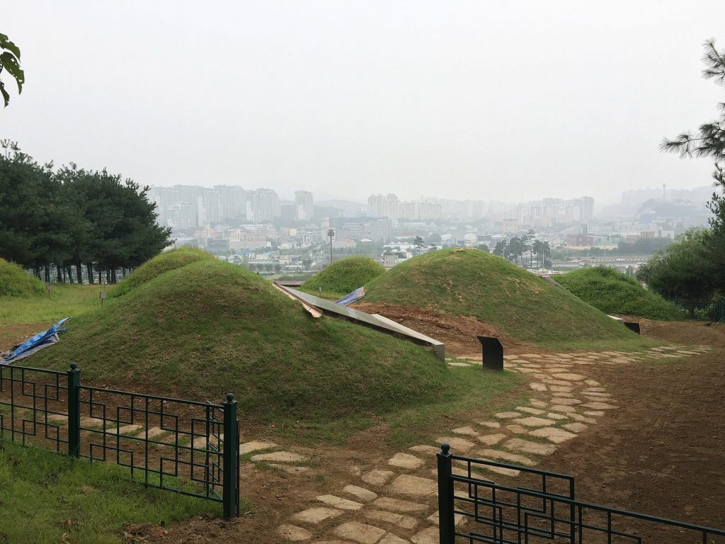 Ancient Tombs in Bojeong-dong, Yongin: A Silla-Period Cemetery 2 Ancient Tombs in Bojeong-dong, Yongin