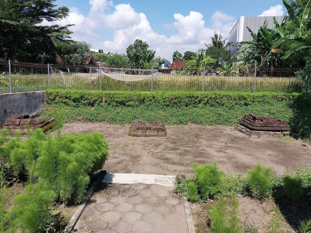 Mantup Site: An Ancient Mataram Hindu Temple Complex in Indonesia 1 Mantup Site