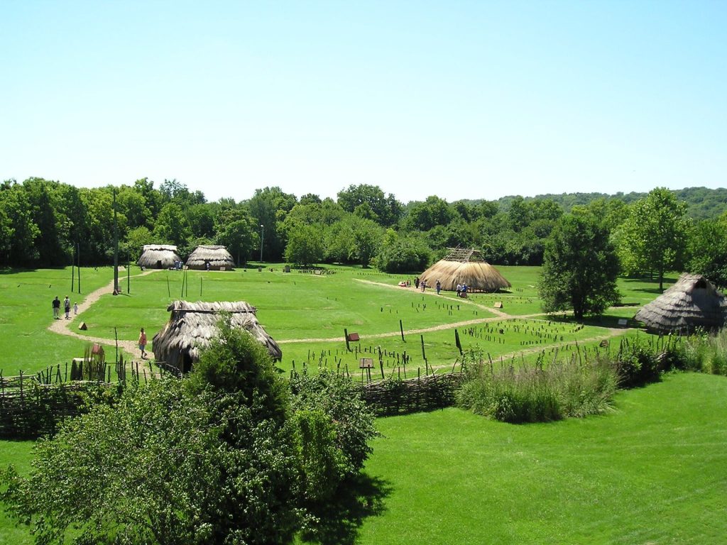 SunWatch Indian Village: A Reconstructed Fort Ancient Settlement in Ohio 1 SunWatch Indian Village