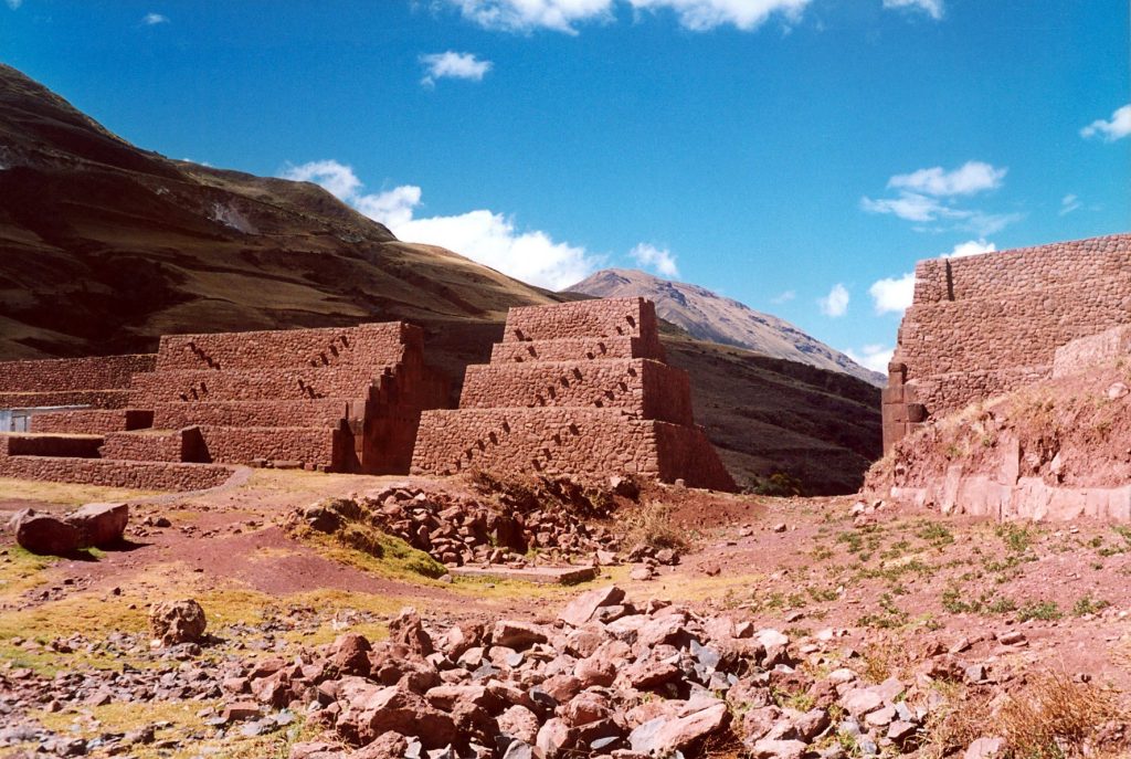 Rumicolca: A Wari and Inca Gateway and Aqueduct 1 Rumicolca