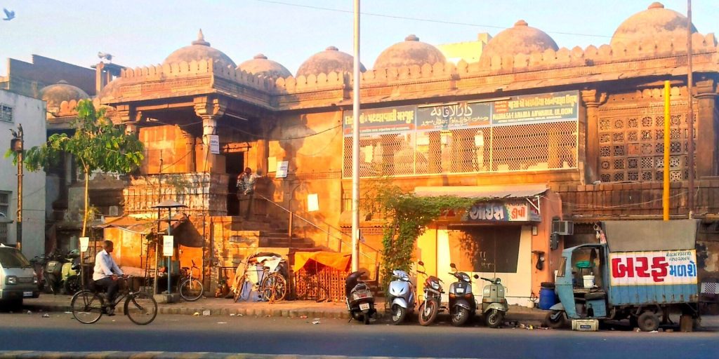 Dastur Khan's Mosque: An Indo-Islamic Mosque in Ahmedabad 2 Dastur Khan's Mosque