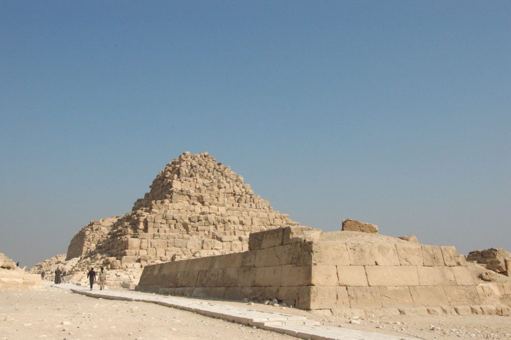 Pyramid G1-c: A Fourth-Dynasty Queen Pyramid at Giza 2 Pyramid G1-c
