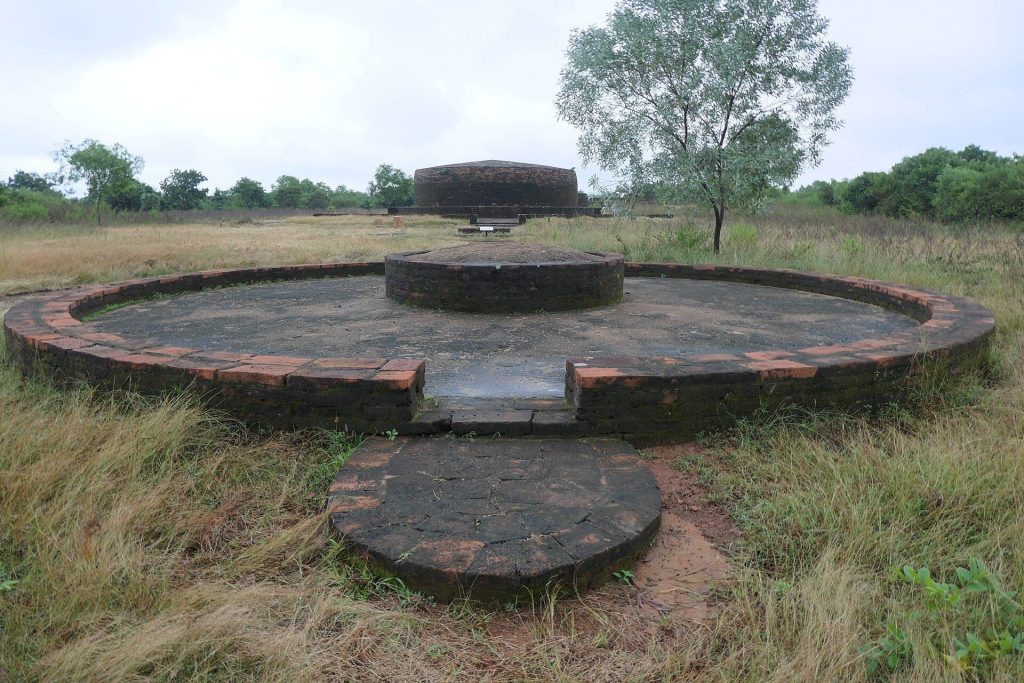 Bavikonda: A Buddhist Monastic Complex in India 2 Bavikonda