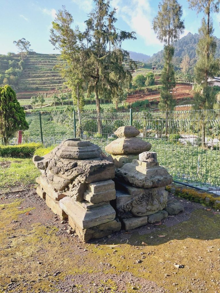 Candi Dwarawati: A Shaivite Hindu Temple on Java’s Dieng Plateau 4 Candi Dwarawati
