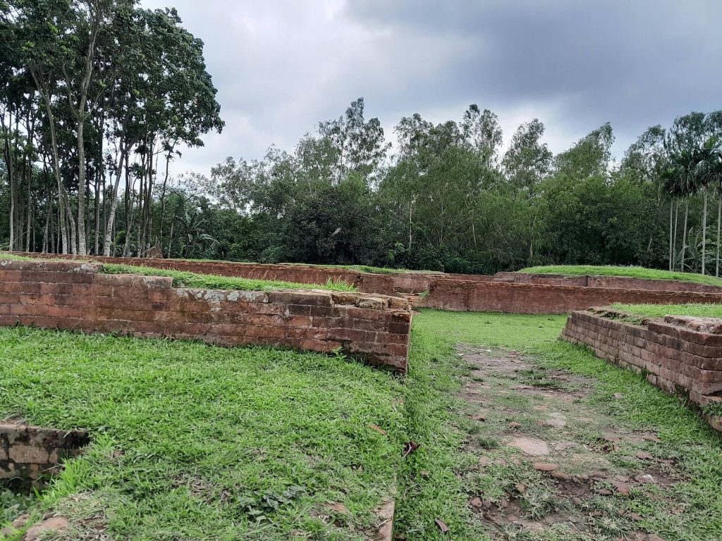 Palace of Parshuram: A Multi-Phase Archaeological Residence at Mahasthangarh 2 Palace of Parshuram