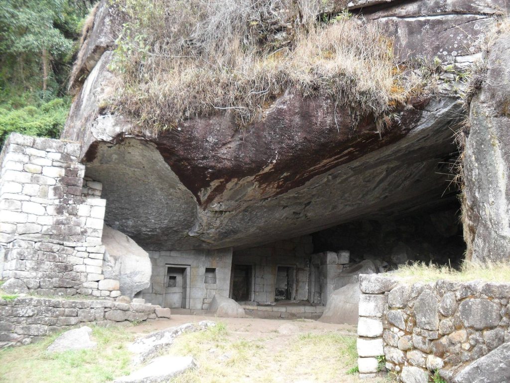 Temple of the Moon: An Inca Ceremonial Temple on Huayna Picchu 2 Temple of the Moon