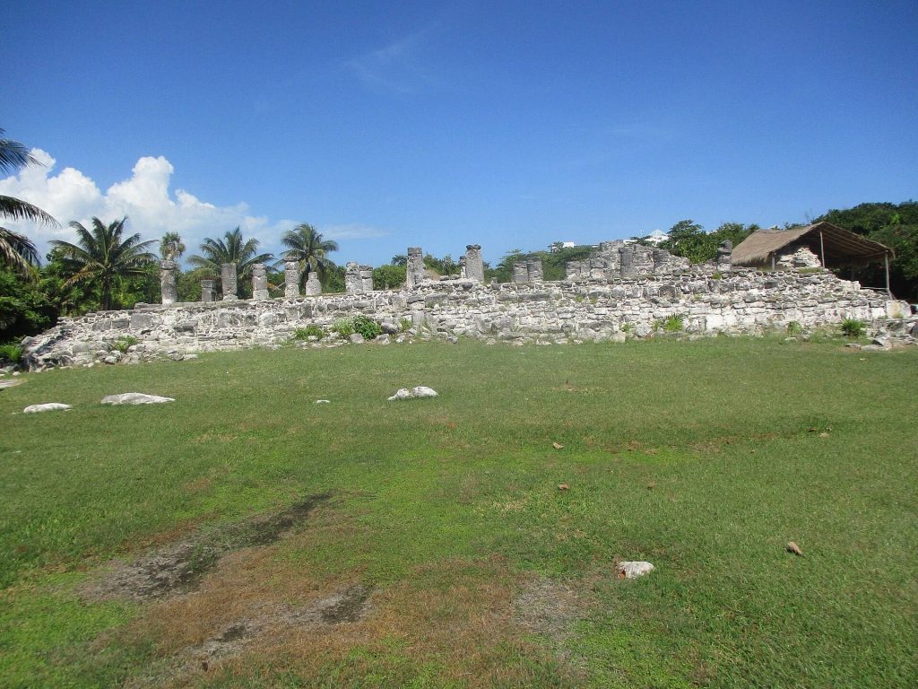 El Rey Archaeological Site: A Maya Coastal Settlement in Cancún 4 El Rey archaeological site