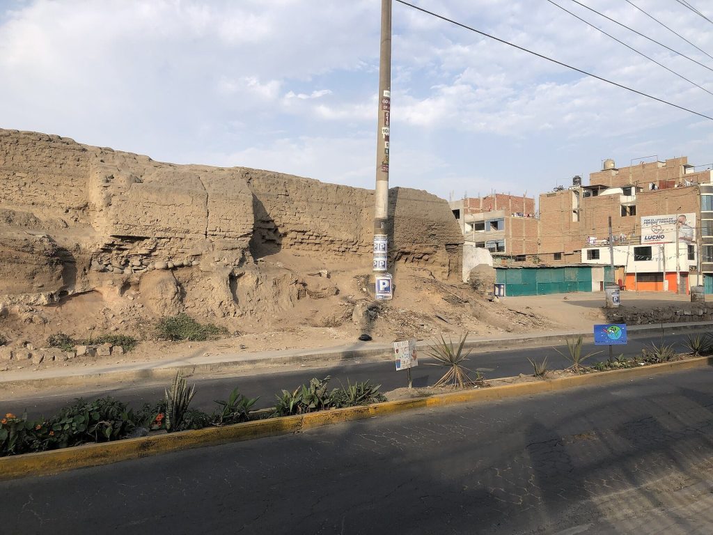 Huaca Santa Rosa: A Layered Andean and Colonial Archaeological Site in Lima 2 Huaca Santa Rosa